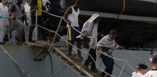 Arrivano all’hotspot 520 migranti