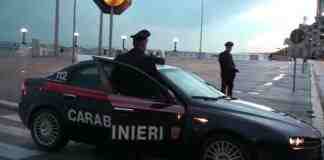 Minaccia turisti con una mitraglietta: 29enne arrestato dai Carabinieri