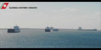Navi in pericolo per il forte vento: intervento della Guardia Costiera