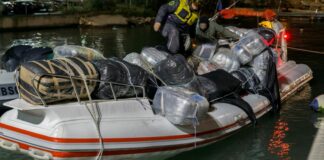 Maxi sequestro di droga in mare: era diretta in Puglia