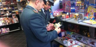 Sequestrati 26 mila prodotti nocivi in un’attività commerciale