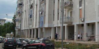 Migliorano le condizioni della bambina lanciata dal balcone dal padre