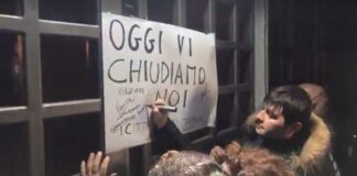 “Ex Ilva, oggi vi chiudiamo noi”: catene ai cancelli del siderurgico