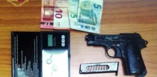Con tre pitbull guardiani del fortino della droga e una pistola clandestina: arrestato 27enne