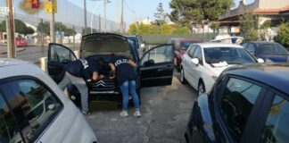 Controlli in due autosaloni: sanzionati i titolari dalla Polizia di Stato