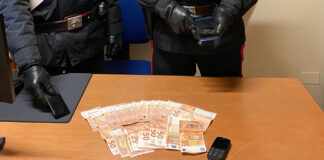 Si fingono corrieri e truffano anziana sottraendo 1900 euro: due arresti