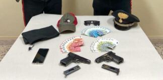 Fuggono all’alt dei Carabinieri: due giovani arrestati con pistole pronte a far fuoco