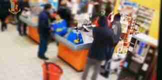 Armati di taglierino rapinano un supermercato: arrestato 39enne