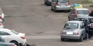 Con l’auto tenta di investire l’ex e il compagno, ma colpisce un’anziana: arrestato 32enne
