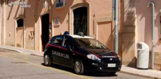 Chiede soldi al padre e tenta di aggredirlo dopo il suo rifiuto: arrestato un 30enne
