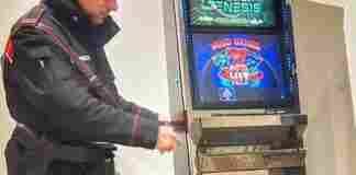Droga e videopoker illegali, due arresti nel Tarantino
