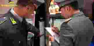 Gioco illegale, sequestrati videopoker e slot machine: segnalate tre persone