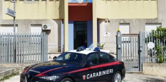 Aggredisce la madre nonostante il divieto di avvicinamento: arrestato