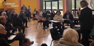 Carosino, i Carabinieri incontrano nonni e nipoti alla scuola “Aldo Moro”