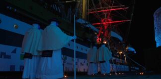Settimana Santa: notte di passione a Trani, incontro a Bisceglie ed il passaggio sulla “Vespucci” a Taranto