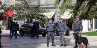 La Guardia di Finanza sequestra cocaina e hashish, segnalate 9 persone