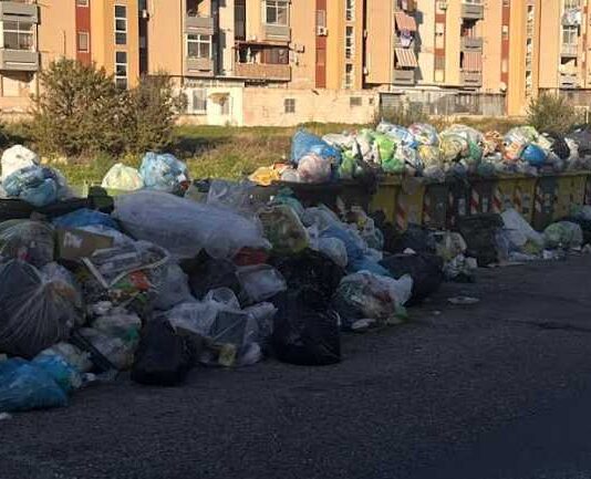Emergenza rifiuti a Taranto, 10 consiglieri comunali scrivono al Prefetto