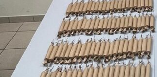 88 bombe carta nascoste in un garage di via Plinio: arrestato 51enne