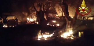 Inferno di fuoco a Manduria: bruciano 22 auto in un’area già sequestrata