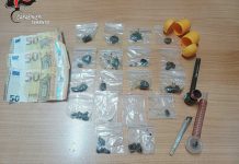Droga e contanti falsi in macchina: arrestato 21enne a Manduria